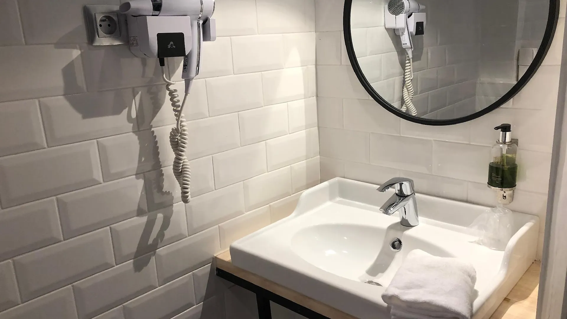 Hotel Des Arts-Bastille Paris 3*,  France