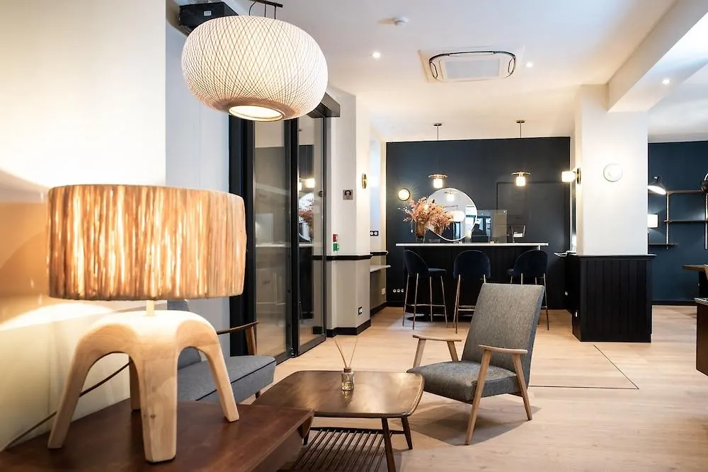 ***  Hotel Des Arts-Bastille Paris France