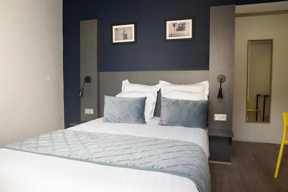 ***  Hotel Des Arts-Bastille Paris France